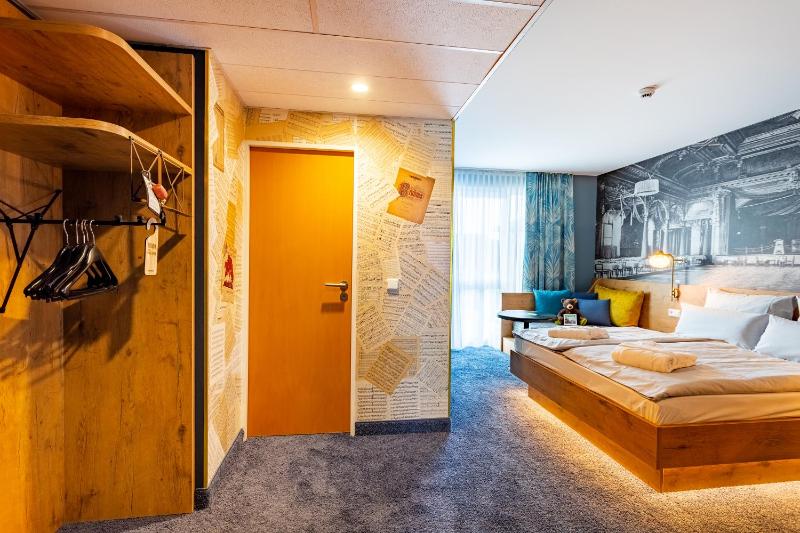 Doppelzimmer „MIGHTY“ mit Kaffeemaschine und ruhiger Lage image 3