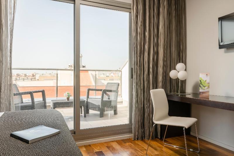 Double Room with Terrace image 3