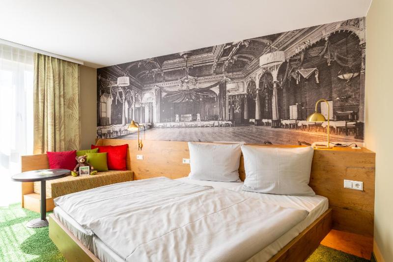 Doppelzimmer „COMFY“ mit Kingsize-Bett image 1