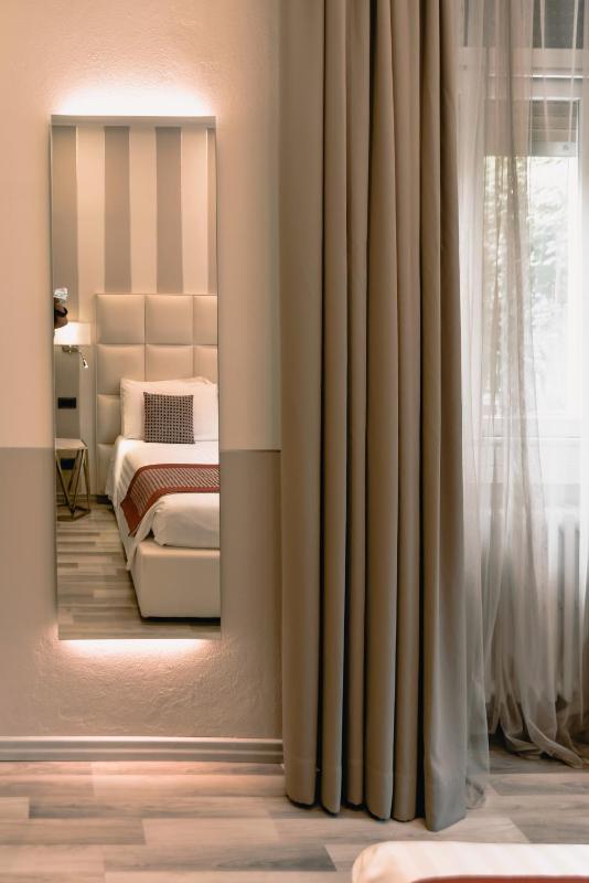 Standard Double Room image 4