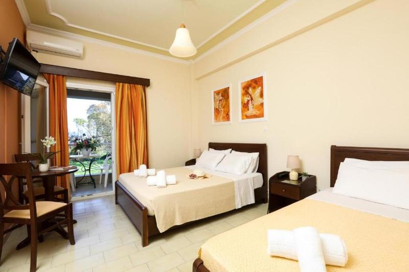 Quadruple Room with Side Sea View image 3