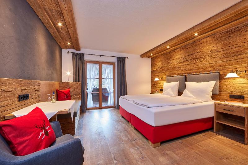 Double Room with Balcony image 4
