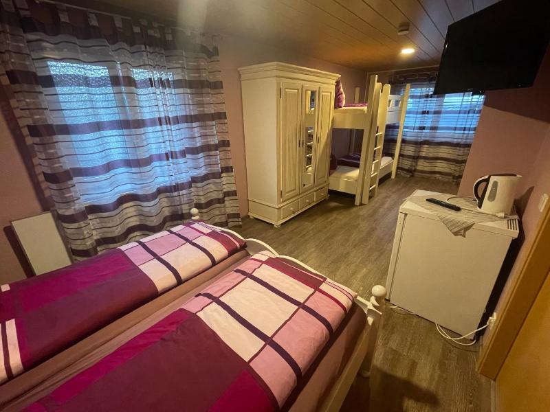 Quadruple Room image 4