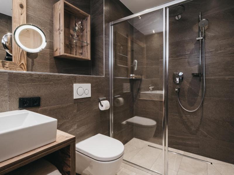 Six room penthouse private sauna and premium view image 4