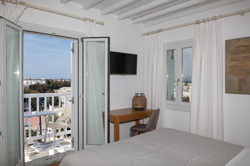 Double Room with Sea View image 3