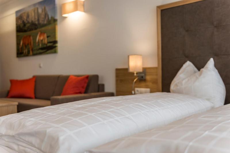 Standard Double Room image 4