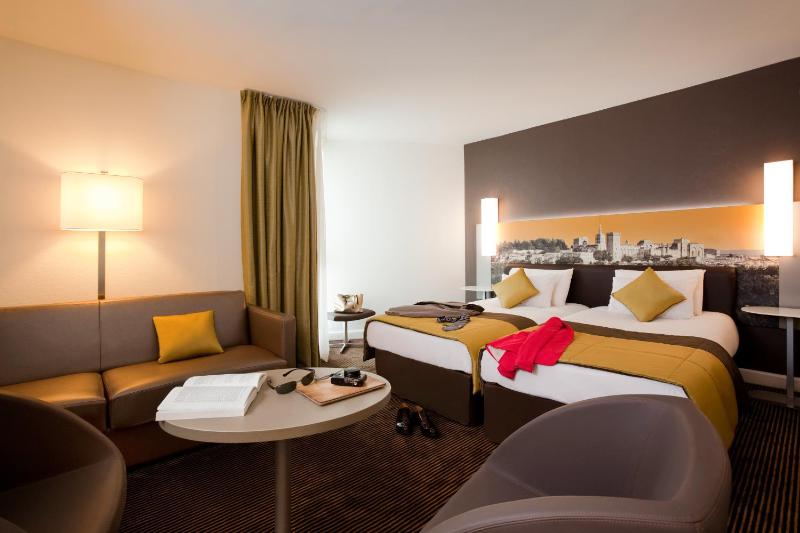 Superior Double Room with Sofa Bed image 2