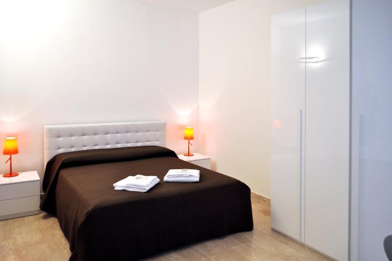 One-Bedroom Apartment image 4