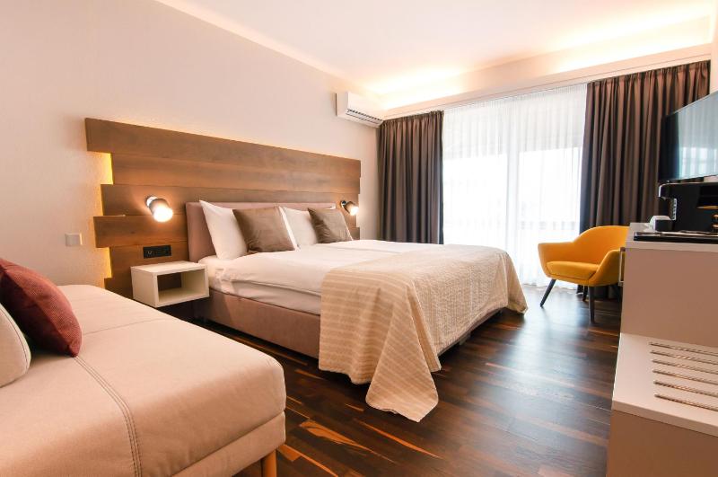 Standard Triple Room image 4