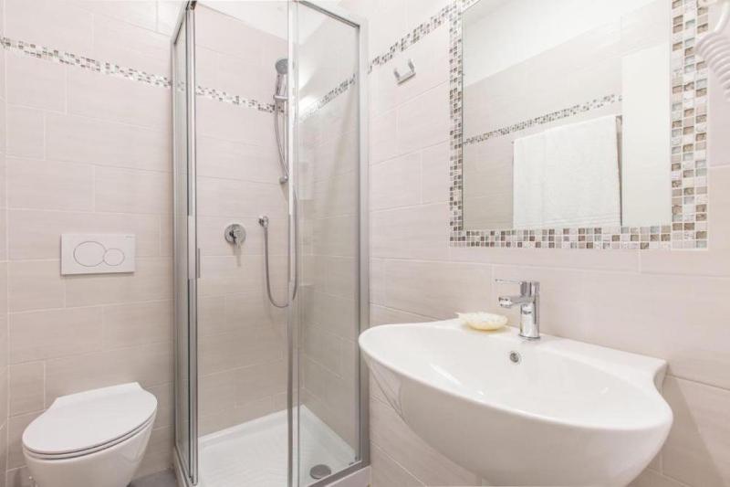 Triple Room with Private Bathroom image 4