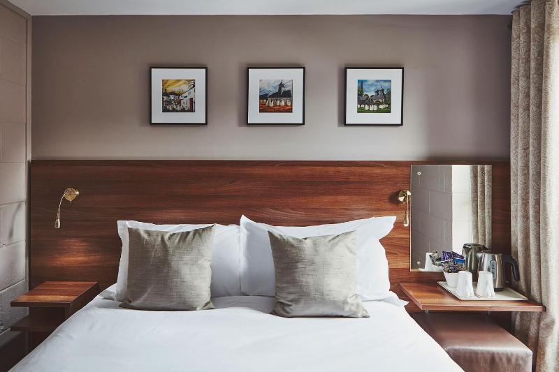 Small Double Room image 4