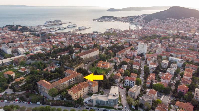 One Bedroom Apartment with Balcony image 1