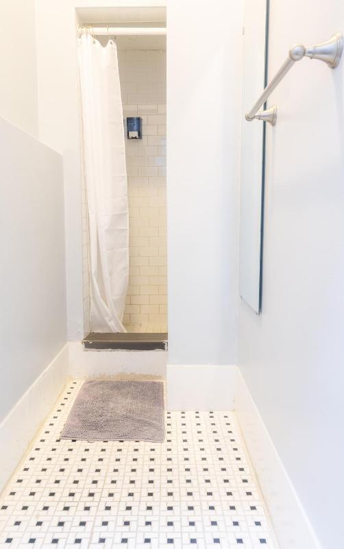 Standard Quadruple Room with Shared Bathroom image 4