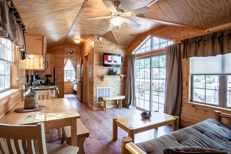 Two-Bedroom Lakefront Cottage (Pets Allowed) image 1
