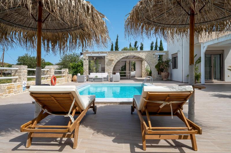 Deluxe Villa image 1