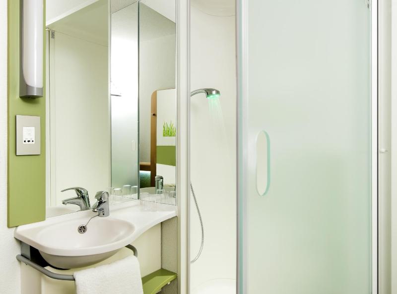 Classic Double Room image 4