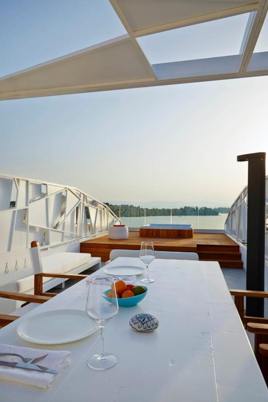 Ultra Roof Top Suite with Jetted Tub and Sea View image 4