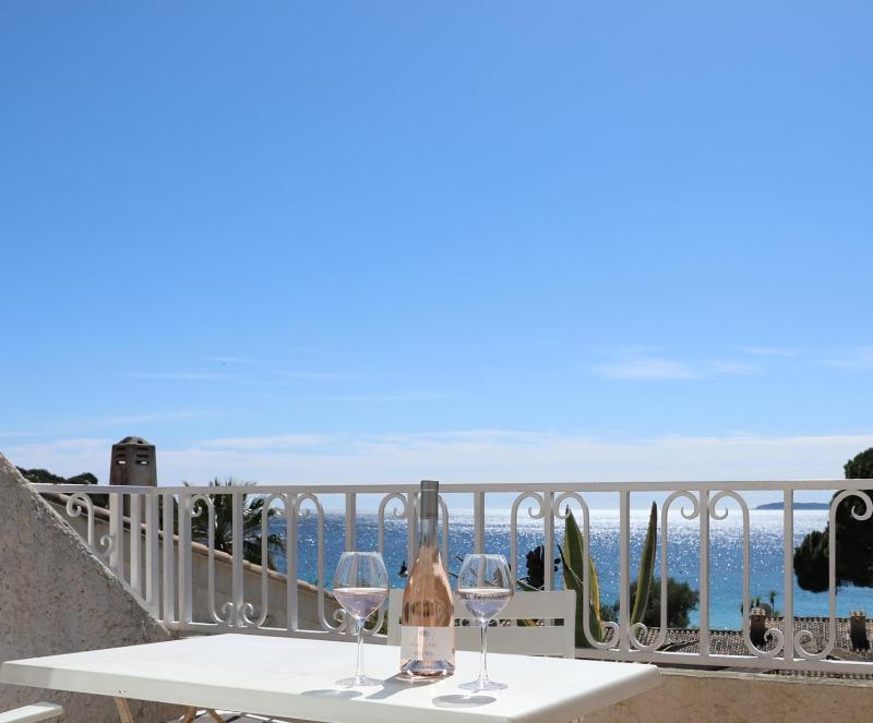 Triple Room with Sea View - First Floor image 2