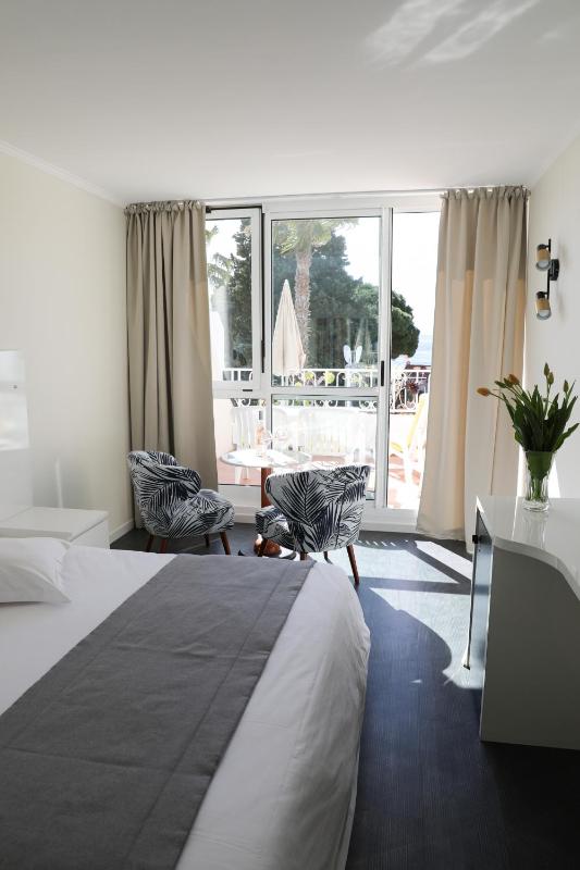 Double Room with Sea View - First Floor image 4