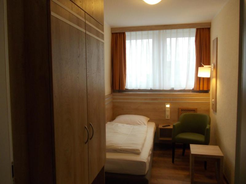 Small Single Room image 1