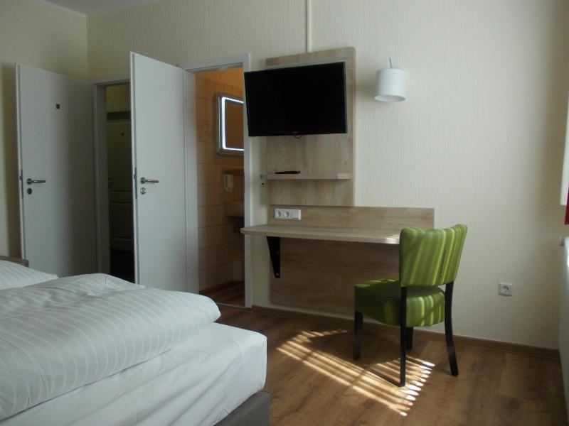 Large Double Room image 4
