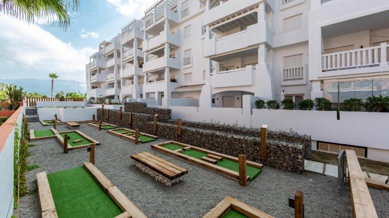 Luxury Apartment with Mountain View image 4