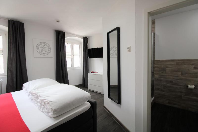 Economy Double Room image 4
