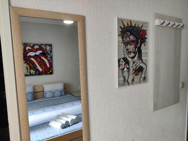 Studio with Balcony image 3