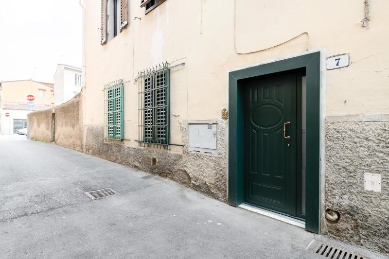 GuestHost - Viuzzo 7 - Florence White Apartment - image 3