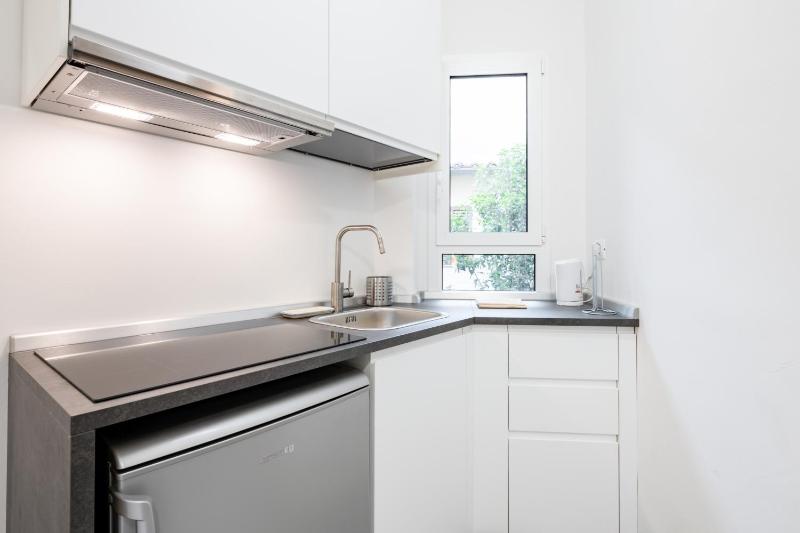 GuestHost - Viuzzo 7 - Florence White Apartment - image 7