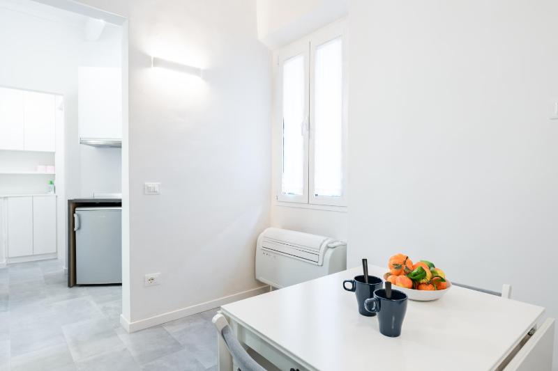 GuestHost - Viuzzo 7 - Florence White Apartment - image 4
