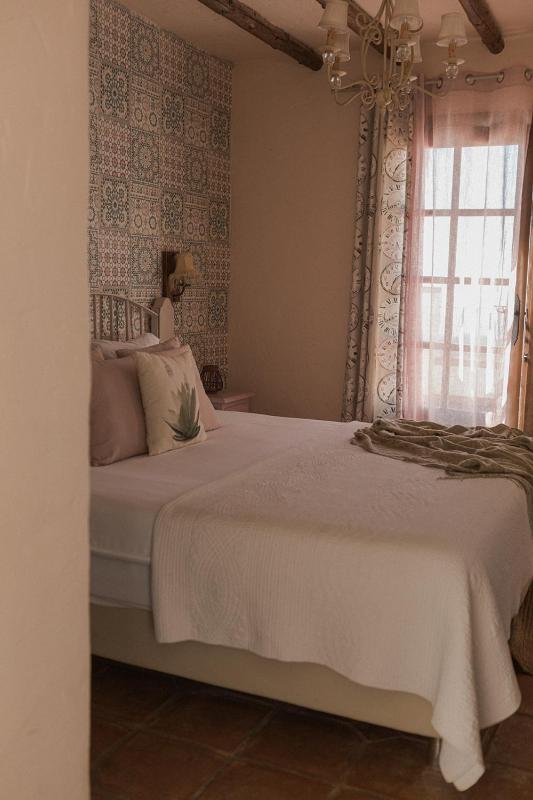 Classic Double Room with Balcony image 4