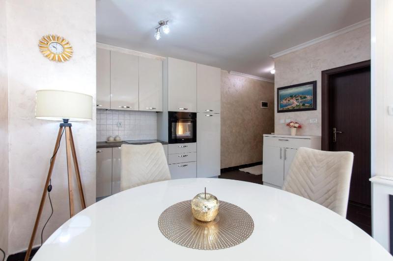 ENA Apartment - image 10