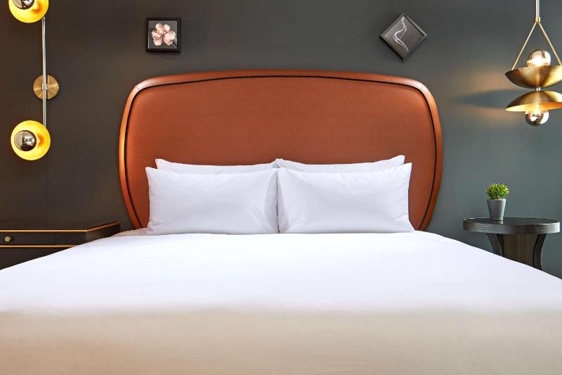 King Room with View image 1