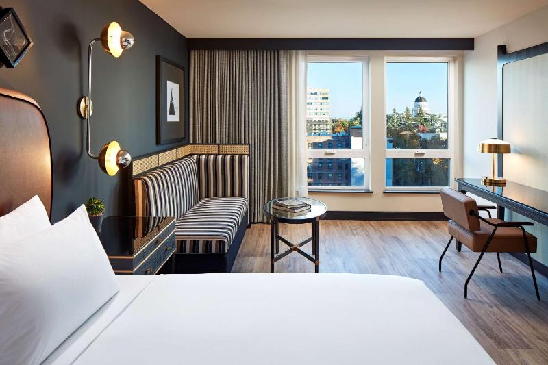 King Room with View image 3
