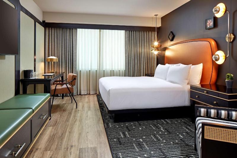King Room with Accessible Tub - Disability Access image 2