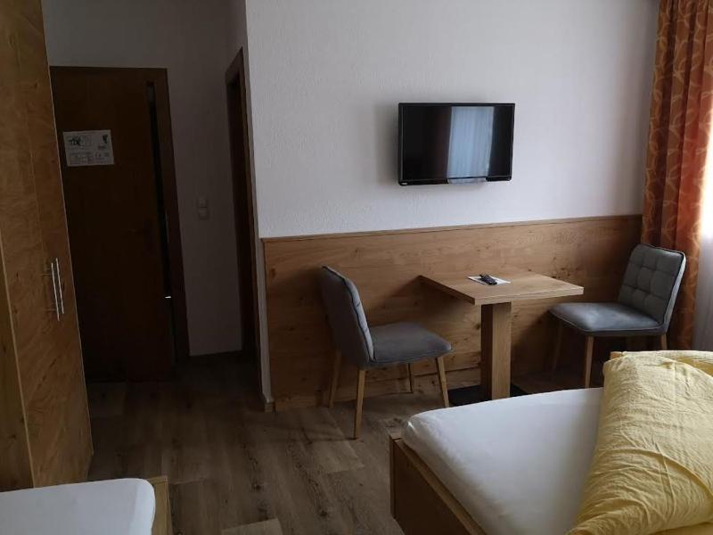 Double Room image 2