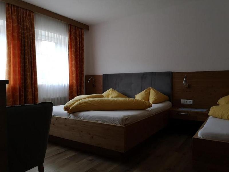 Double Room image 3