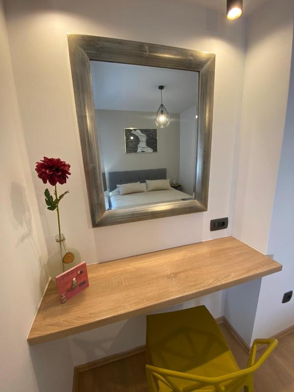 One-Bedroom Apartment image 4