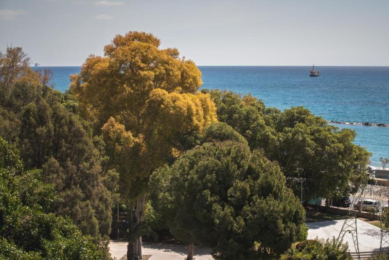 One-Bedroom Apartment with Sea View image 4