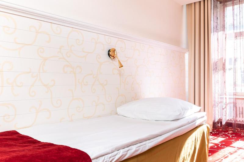 Standard Single Room with Free Parking image 4