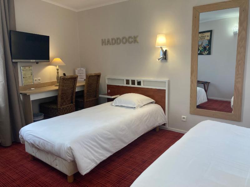 Triple Room with Private Bathroom image 4