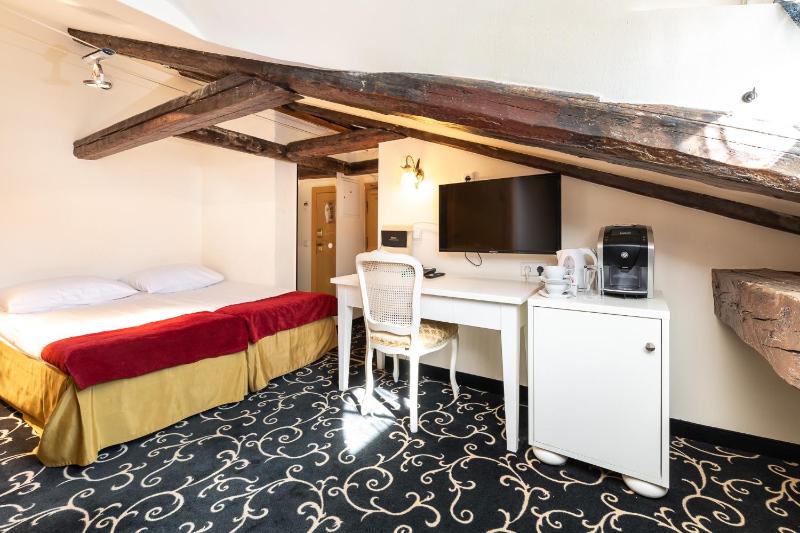 Standard Double or Twin Room with Free Parking image 4