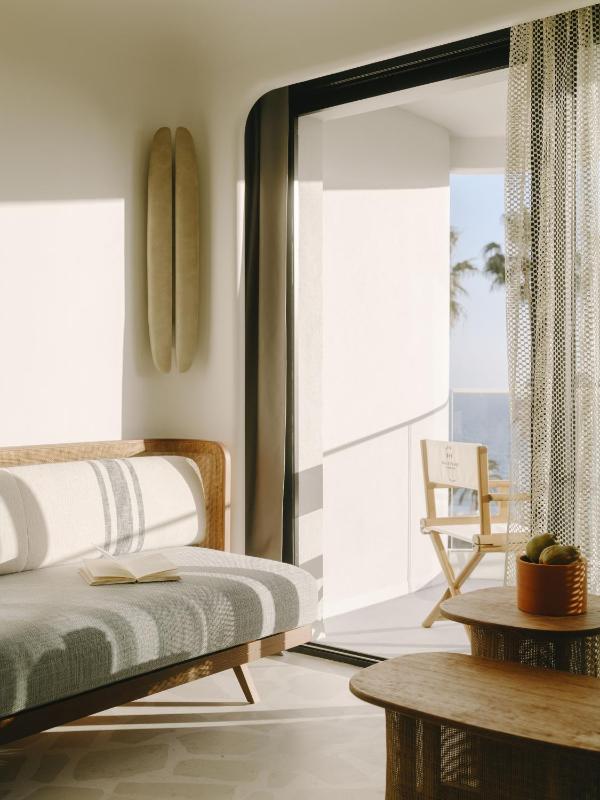 Deluxe Double or Twin Room image 4