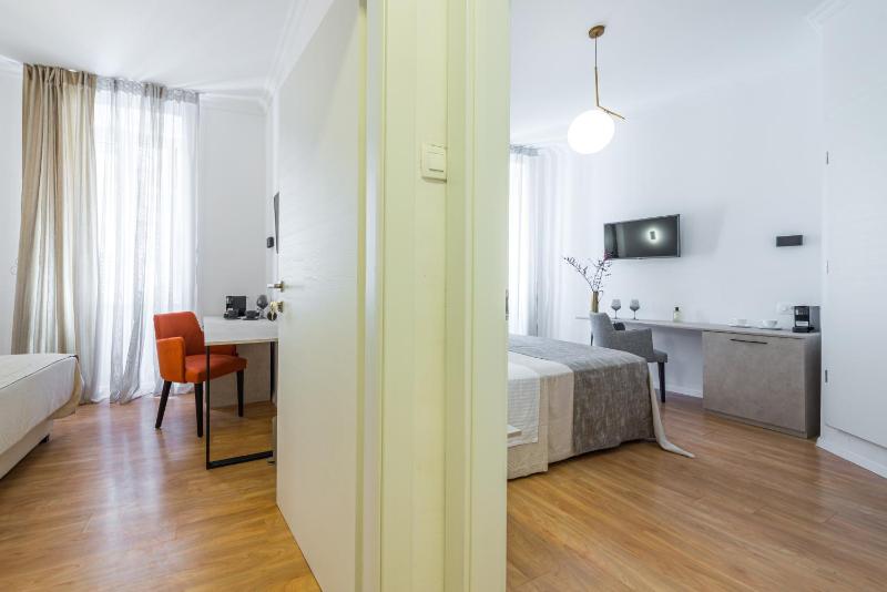 Superior Double Room image 4