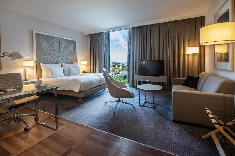 Deluxe Double Room image 1