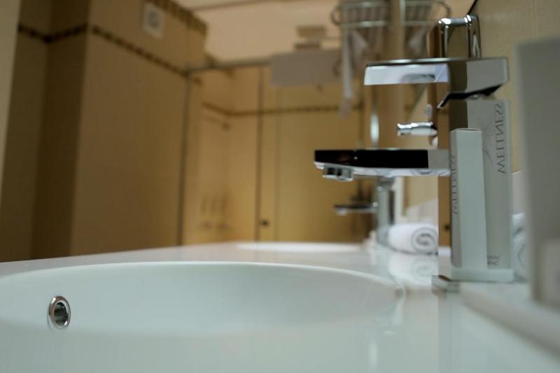 Deluxe Double Room with Free Spa Access image 3