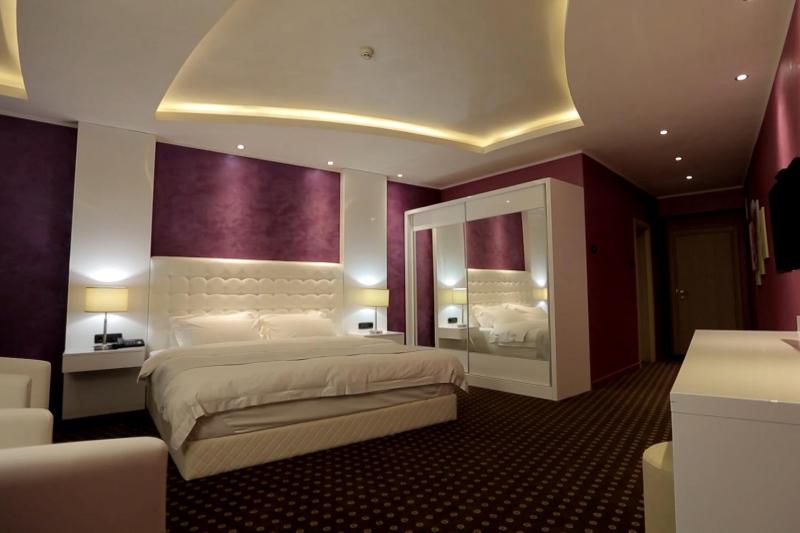 Deluxe Double Room with Free Spa Access image 3