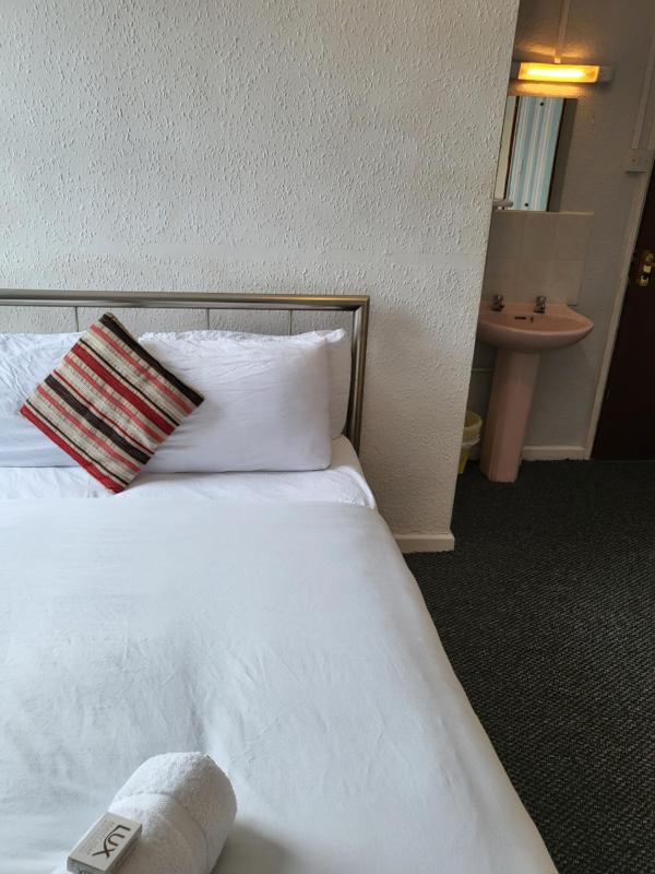 Double Room image 4