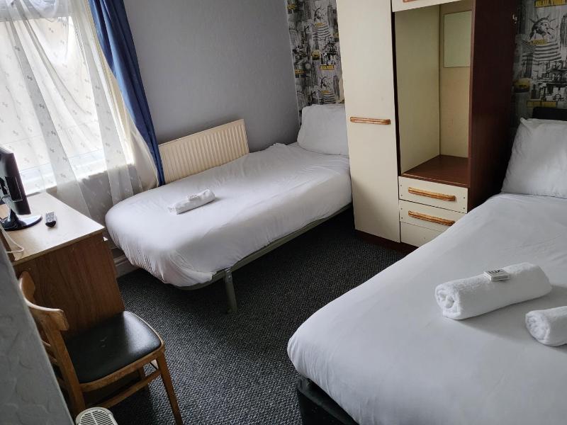 Triple Room image 2
